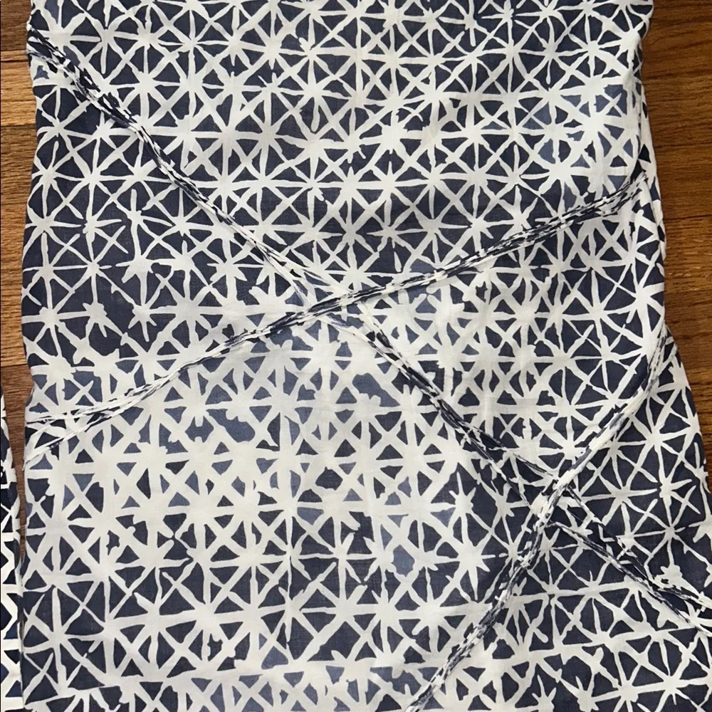 DKNY 2 Set Blue and White Geometric Pillow Shams 20x30